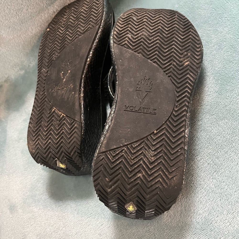 Ladies Volatile Flipflops, Size 6, Black Metallic… - image 6